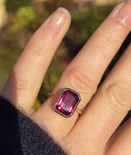 Load image into Gallery viewer, Stunning Rhodolite Garnet ring in 14 Carat Yellow Gold