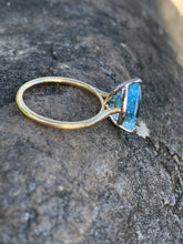 Load image into Gallery viewer, Lovely 3.28 Carat, Pear-Shaped Natural Aquamarine Solitaire Ring