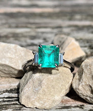 Load image into Gallery viewer, Stunning Emerald and Baguette Diamond Trilogy ring in 18ct White Gold