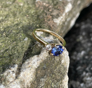 Tanzanite and diamond trilogy ring in yellow gold