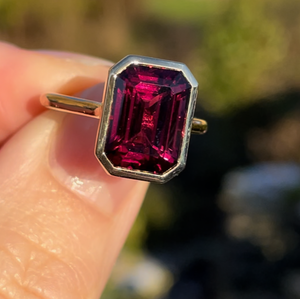 Stunning Rhodolite Garnet ring in 14 Carat Yellow Gold